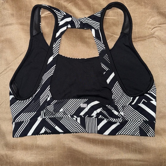 Victoria Secret - Picture 3 of 3